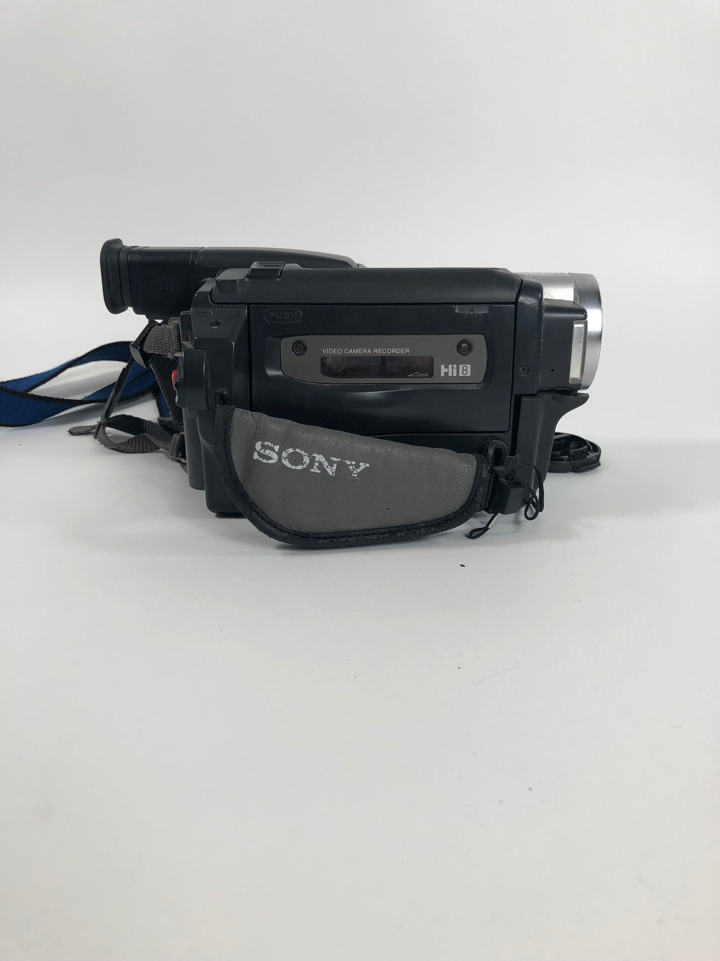 Sony CCD-TRV68 Cassette Video Camcorder